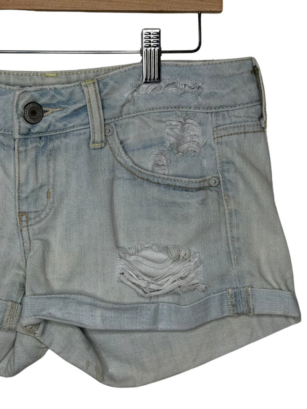 merican Eagle Light Wash Distressed Denim Cuffed Shorts Size 4 - Picture 2 of 12